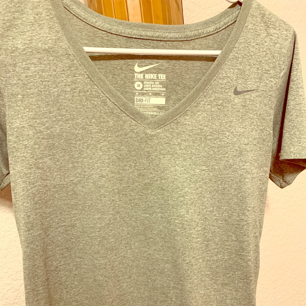 Nike Women’s V Neck Shirt